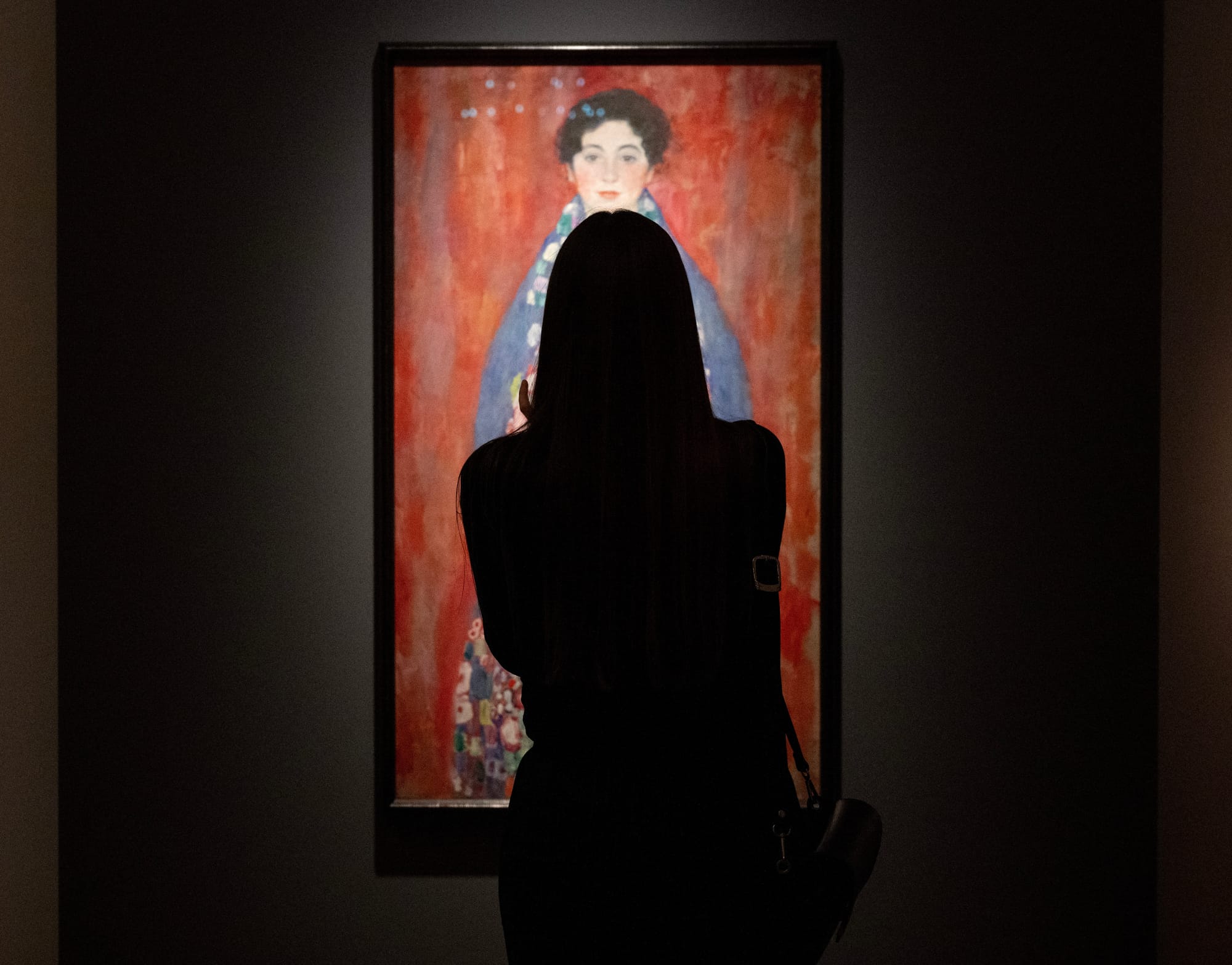 Woman With Her Back to the Viewer in Gallery Photos Speaks Out